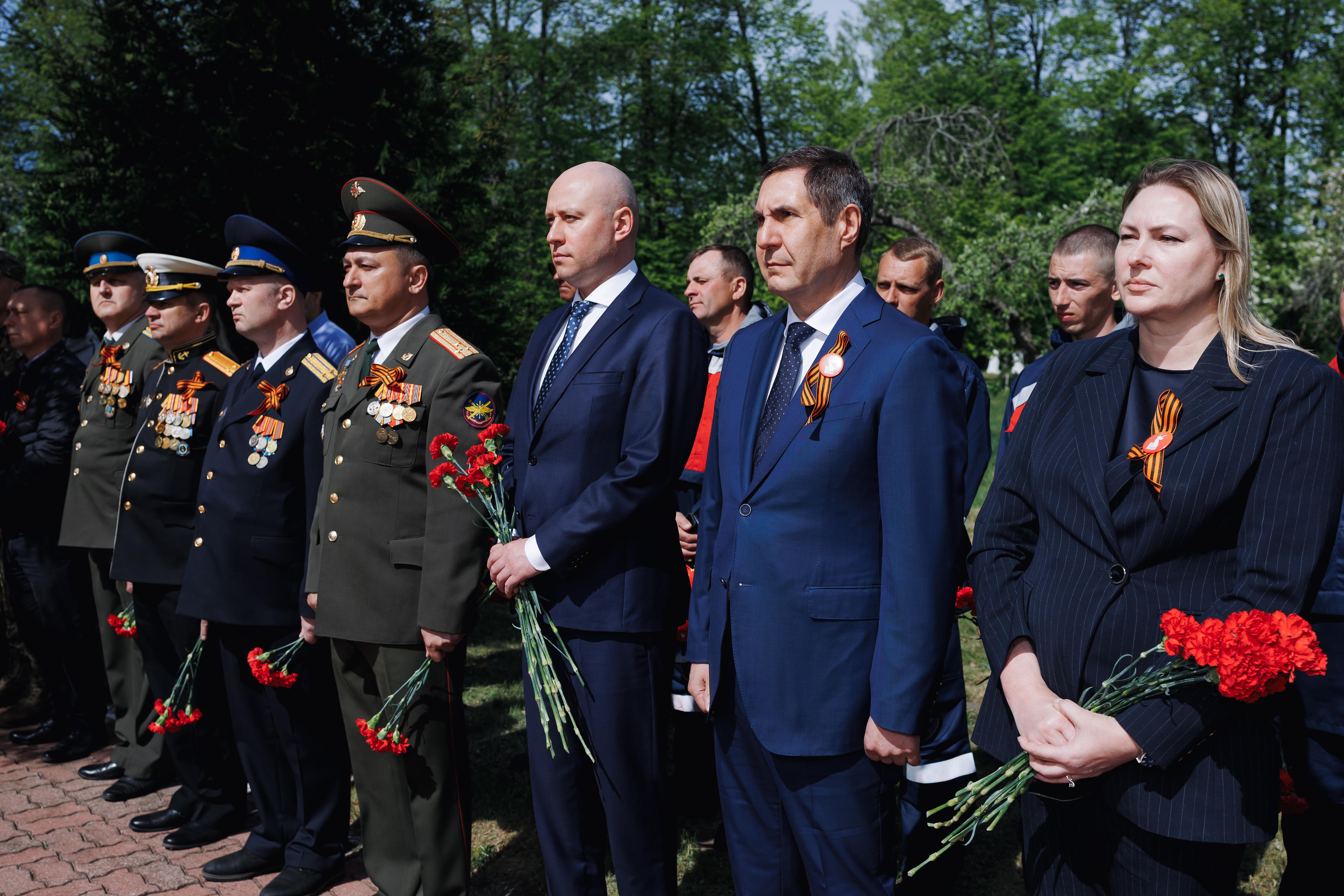 Генеральный директор «Россети Северо-Запад» и «Россети Янтарь» Вячеслав Торсунов возложил цветы к мемориалу на Правдинской ГЭС-3 в Калининградской области Генеральный директор «Россети Северо-Запад» и «Россети Янтарь» Вячеслав Торсунов возложил цветы к мемориалу на Правдинской ГЭС-3 в Калининградской области